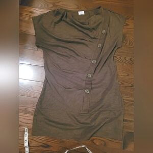 Flattering colour with stylish large buttons, great condition.